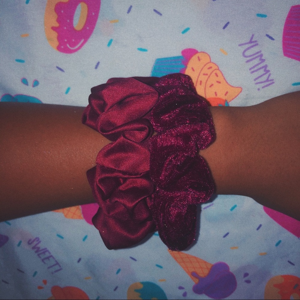 ♡ FINAL SALE ♡ red velvet scrunchie set